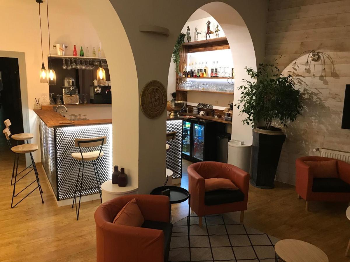 Logis Restaurant Le Castel Fleuri 2*