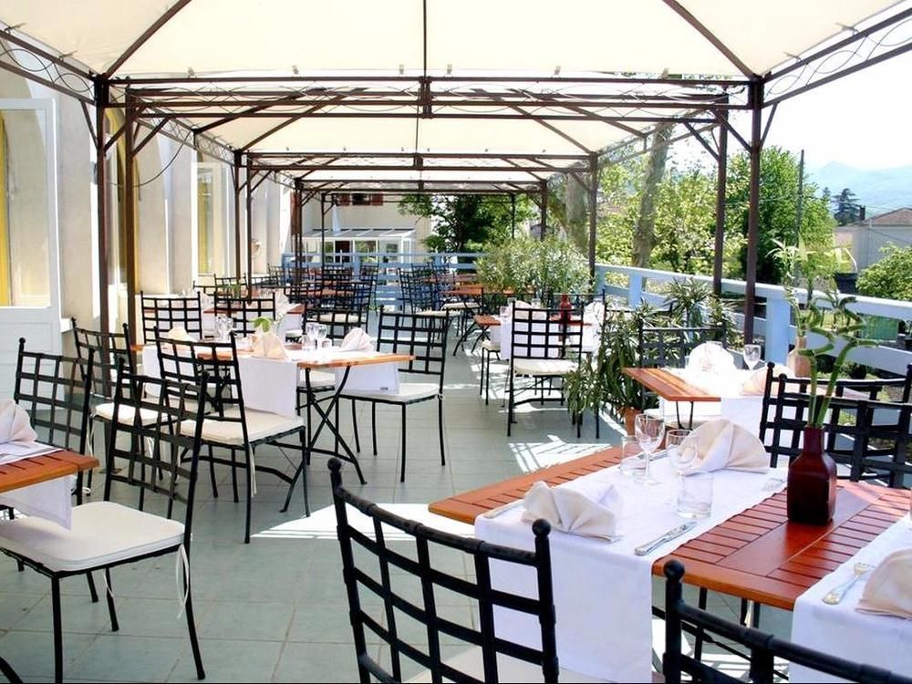 Logis Restaurant Le Castel Fleuri Hotel
