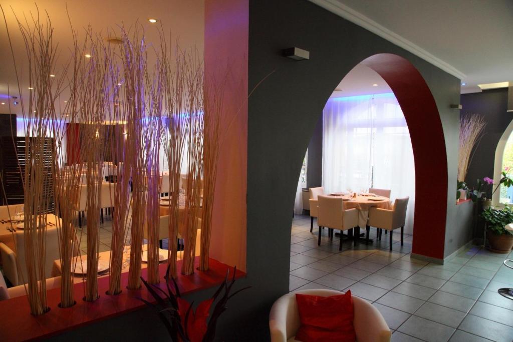 Logis Restaurant Le Castel Fleuri 2*