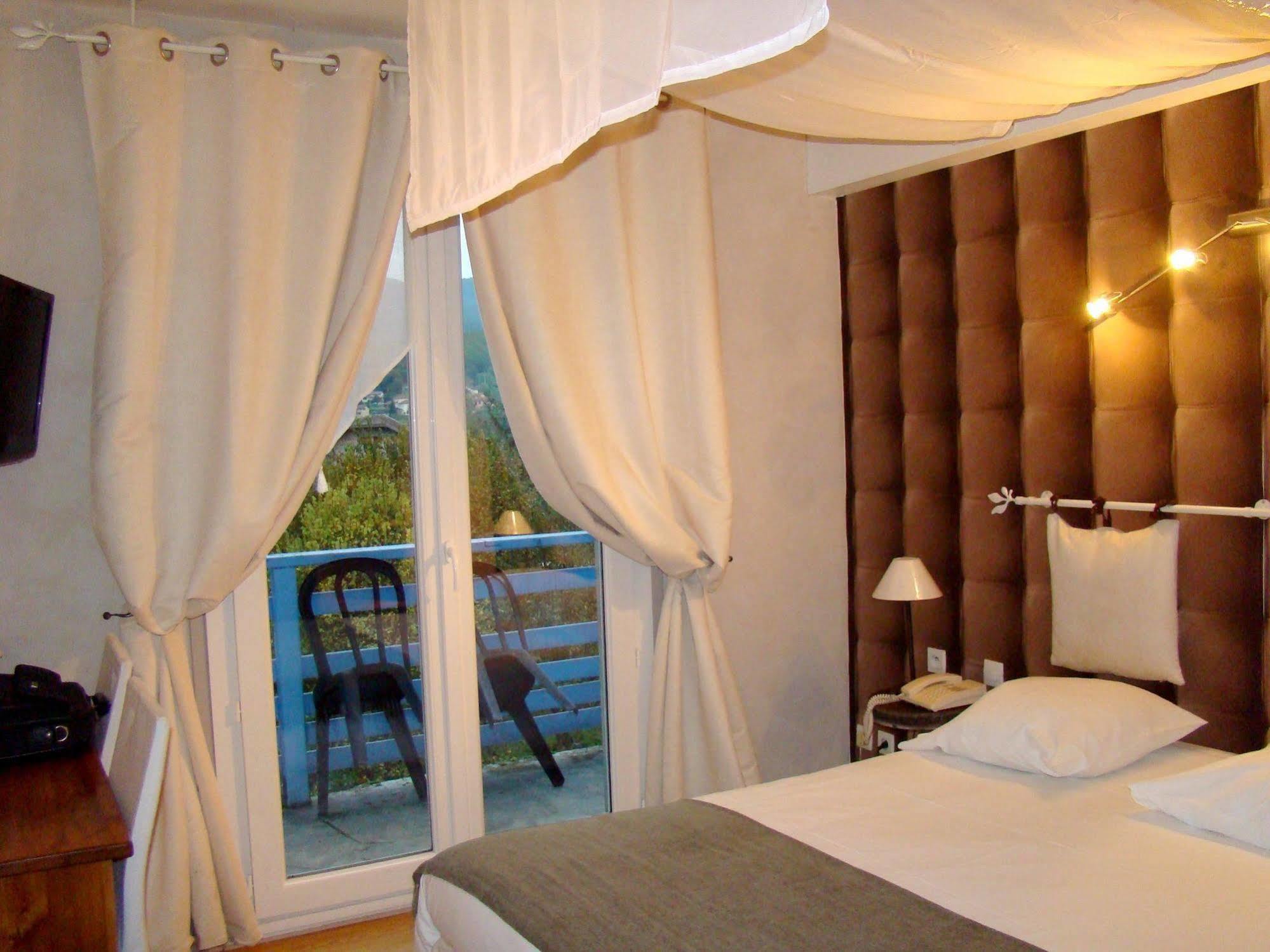 Logis Restaurant Le Castel Fleuri Hotel 2*